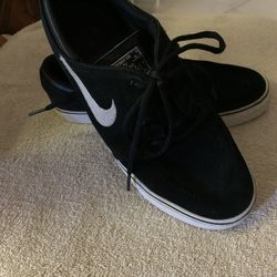 NIKE Size 6