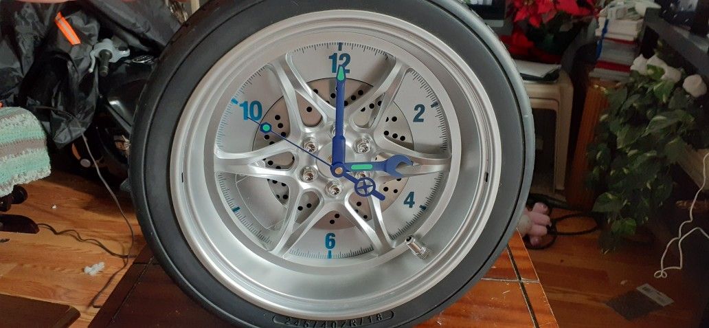 2 CLOCKS AVAILABLE RIM / TIRE CLOCK AND PINK NEON CLOCK LIGHT