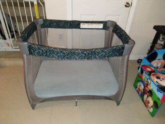 Deluxe playard with bassinet, changing table & mattress