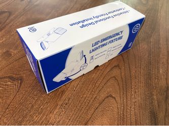 Led emergency lighting fixture