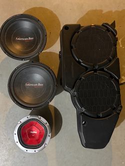 12” American Bass 1000w, 8” Sony Xplod 800w, Shaker 1000 “Ford” Subwoofers