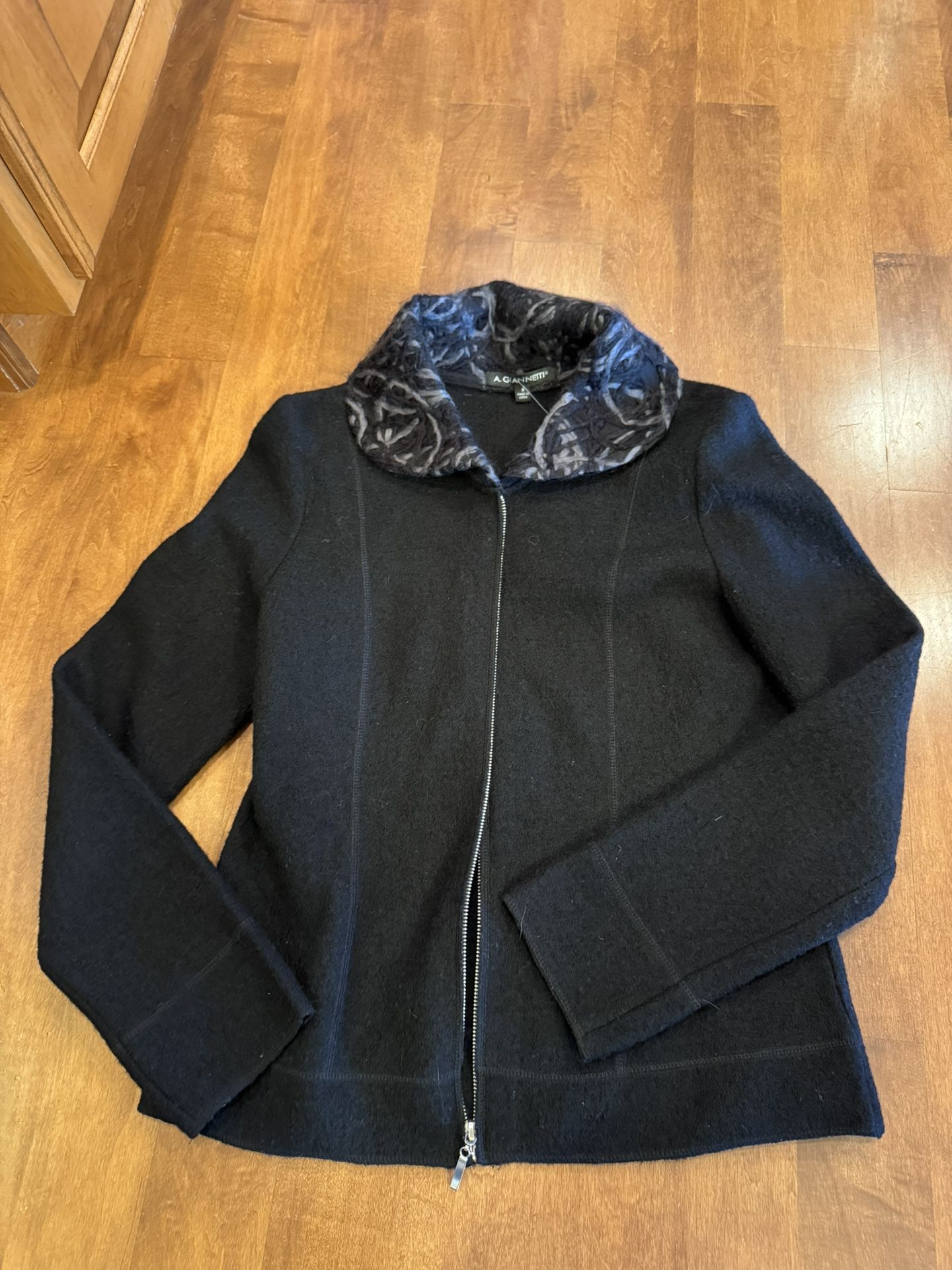 Woman’s A. Giannetti 100% Wool Cardigan Shipping Available