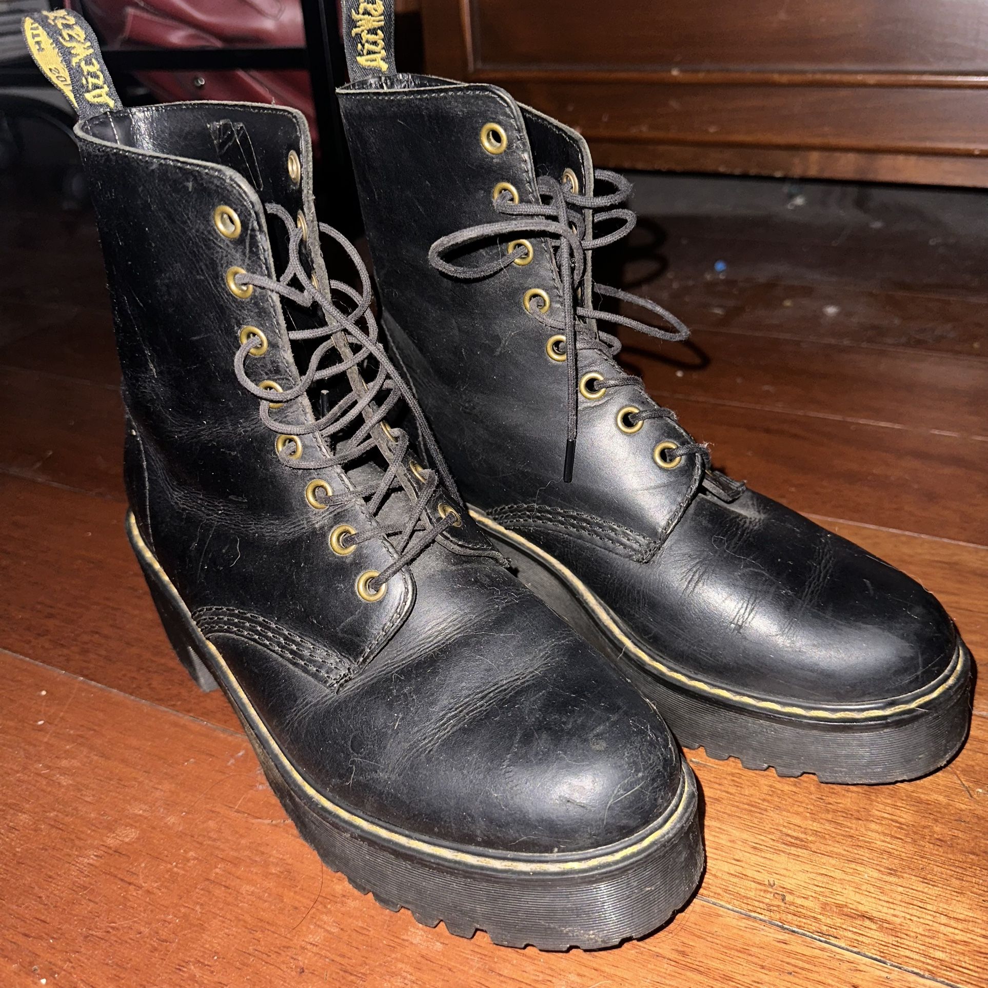 Martens SHRIVER HI WOMEN'S WYOMING LEATHER HEELED BOOTS