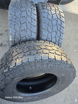Only 3 Used Tires Lt305 70r17 Toyo Open Country AT11 $250.00