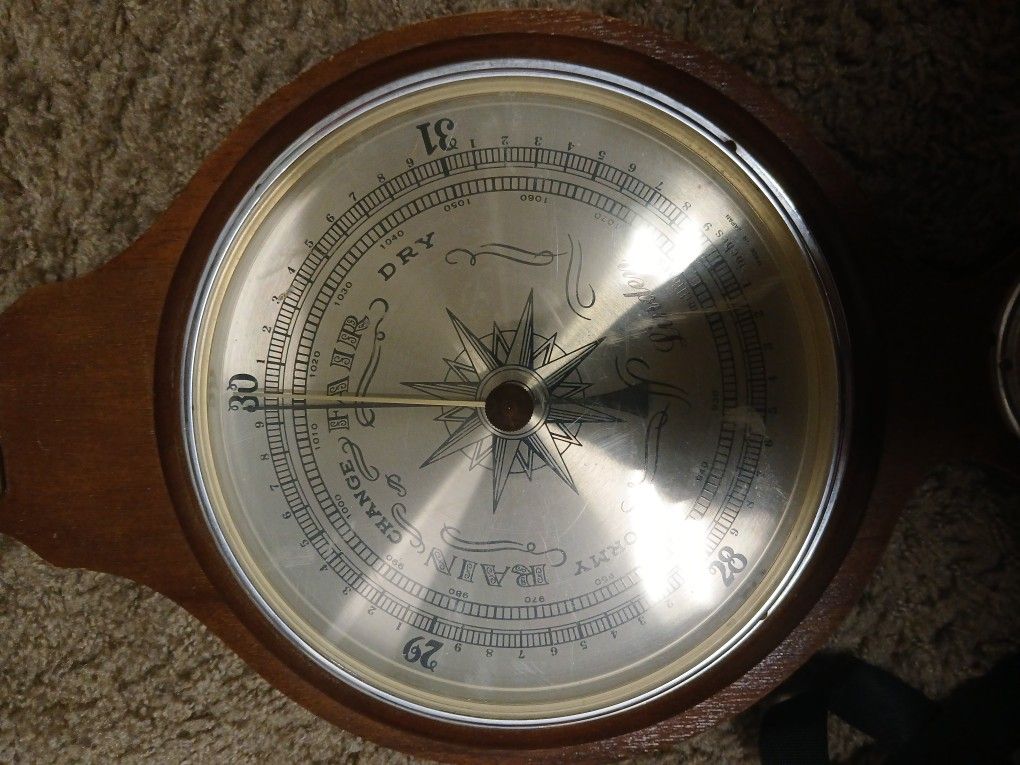 Linden 28 Inch Banjo Barometer