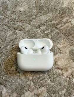 Apple AirPods Pro (2nd Generation) - Very Good Condition
