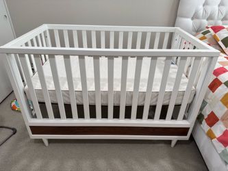 White Babyletto crib with mattress