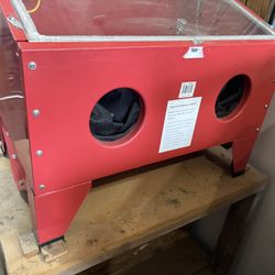Enclosed sand blaster w/ table