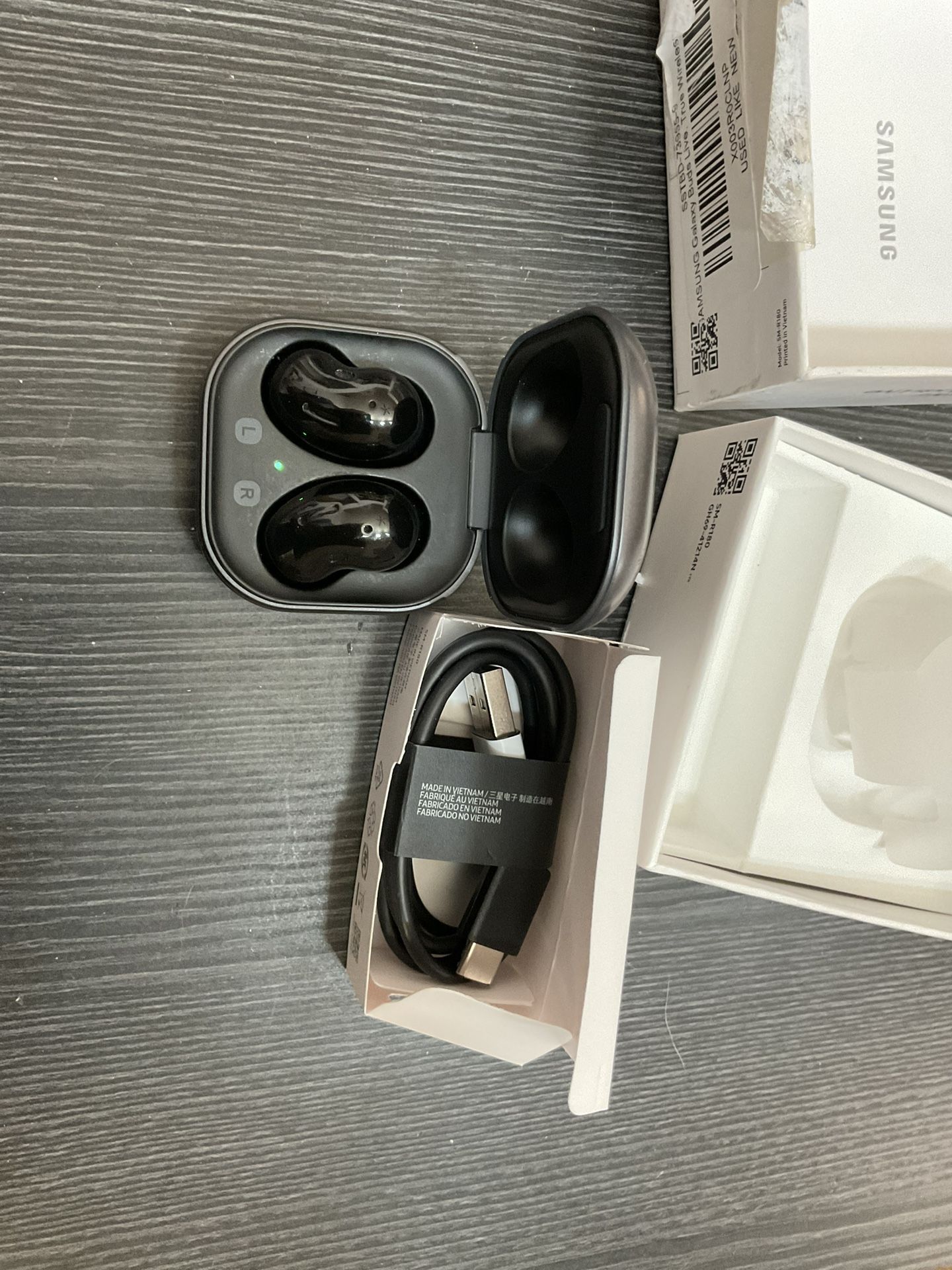 Samsung Galaxy Buds Live Wireless Bluetooth Headphones Like New