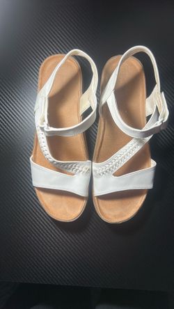 Woman’s sandals size 8