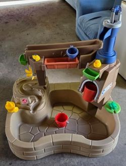 Step 2 Pump & Splash Discovery Pond Water Table