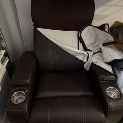 Power Recliner – Great Condition w/ Cup Holders + USB Controls
