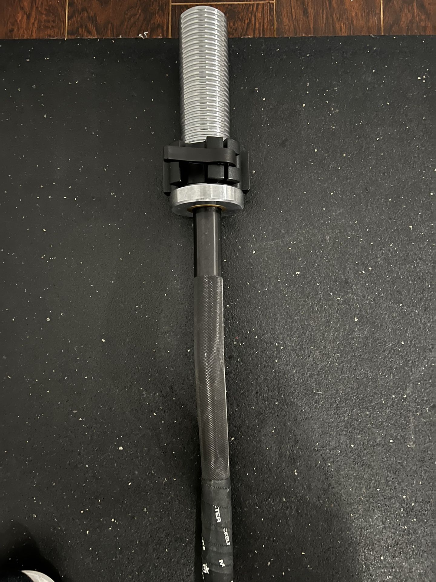 Bolt Titan Curl Bar With Collars