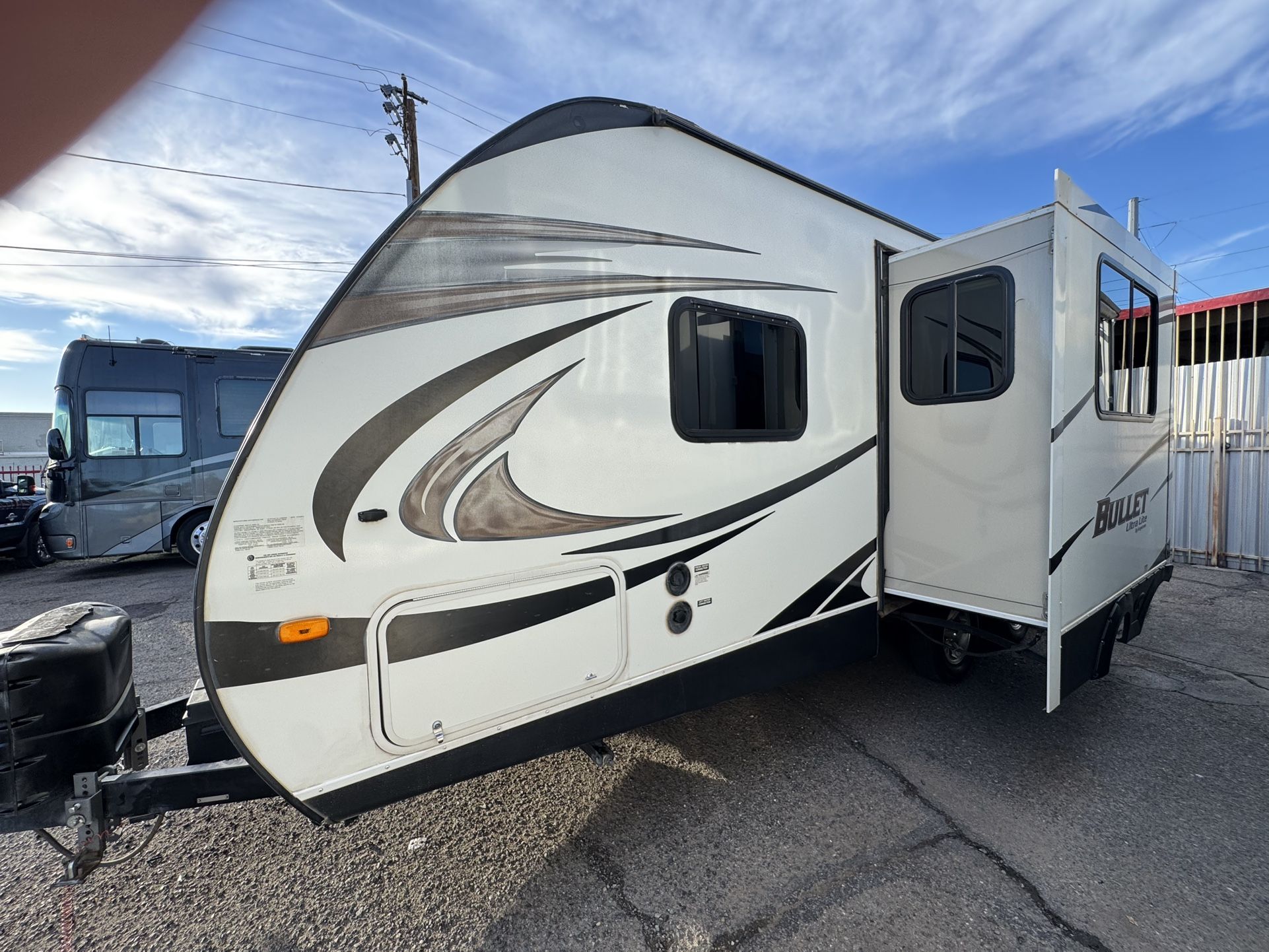 2014 keystone bullet 212RBS 25ft travel trailer with large slide out