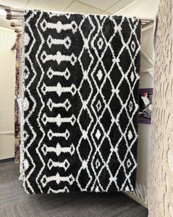 🖤🤍 Shaggy Farmhouse Area Rug – Black & White – 7’10” x 10’3” | NEW 🤍🖤 