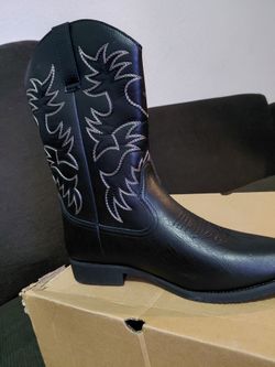 Boots 20 pairs of boots for $600 brand new