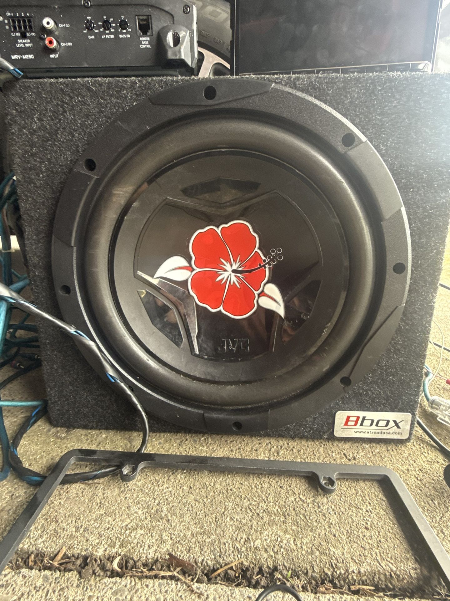 12” Jvc Sub +250watt Alpine Amp