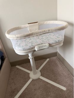 HALO BassiNest Swivel Sleeper