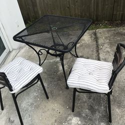 Metal Table n Chairs