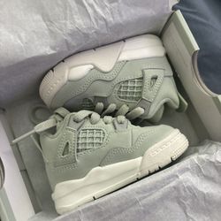 Seafoam Jordan 4s 
