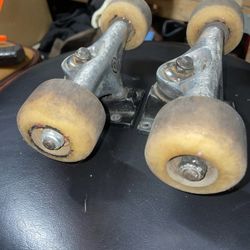 BlackOut Skate Board wheels and Trucks