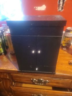 Jewelry box