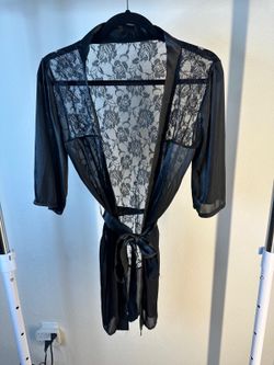 Elegant Black Lace Robe 