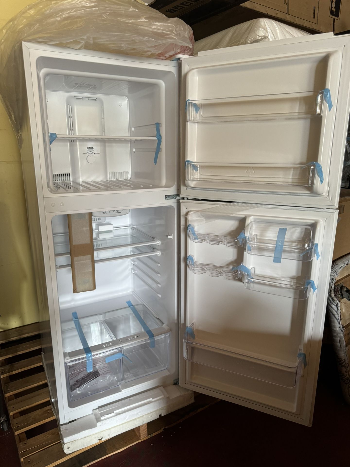 Refrigerator 10.1 Cu.ft Magic Chef