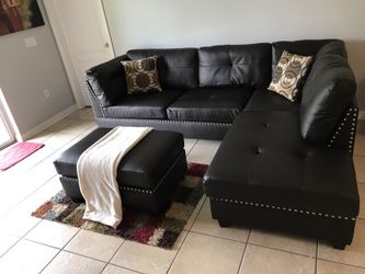 3pc sectional with ottoman 3 weeks old
