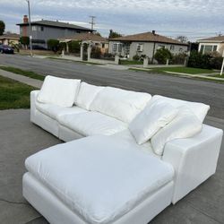 Free Delivery🚚  (Like New ) 4 Piece  White Modular Cloud Couch Sectional  🛋️