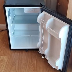 Mini-fridge 