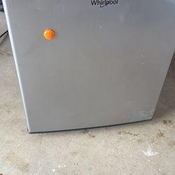 Mini fridge and freezer whirlpool brand