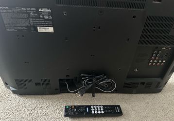 32" Sony BRAVIA LCD HDTV (Model KDL-32L5000) w/ Remote - Works Great