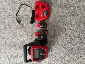 Milwaukee Compact Inflator + M12 Battery Charger