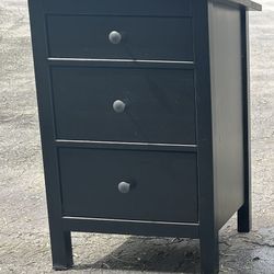 Side table, bedside table, Nightstand, practically new!