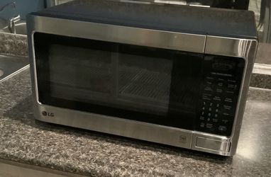 LG Microwave  1.1 Cu Ft  - Mint Condition