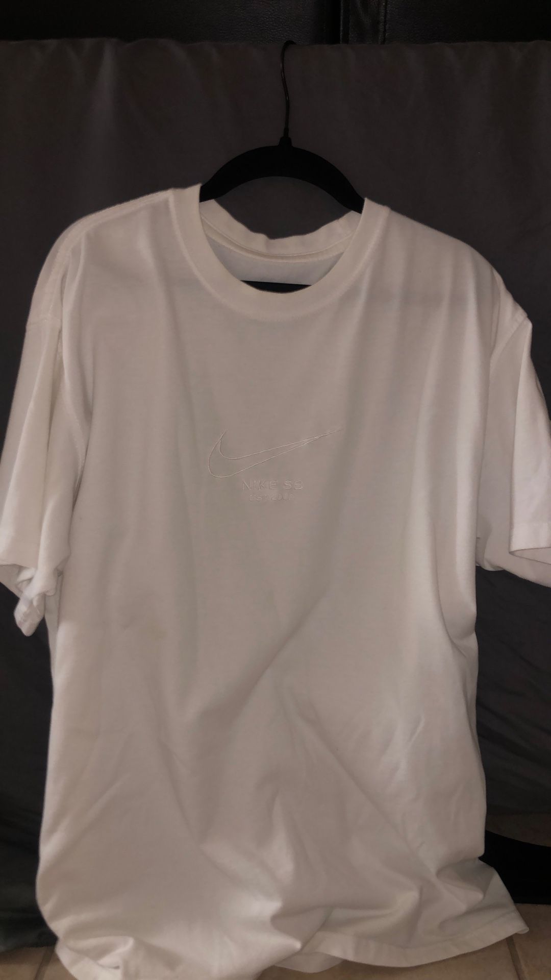 White nike sb t-shirt