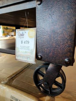 Cocktail Table With Bakes