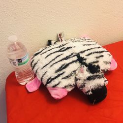 PILLOW PET COLLECTION.    $15 ALL (9)