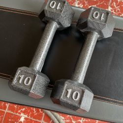 Pair Of 10lb Each Cast Iron Dumbbells In New Condition 