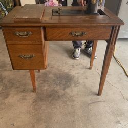 Singer Sewing Machine 