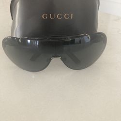 Gucci Sunglasses Model GG1830/S