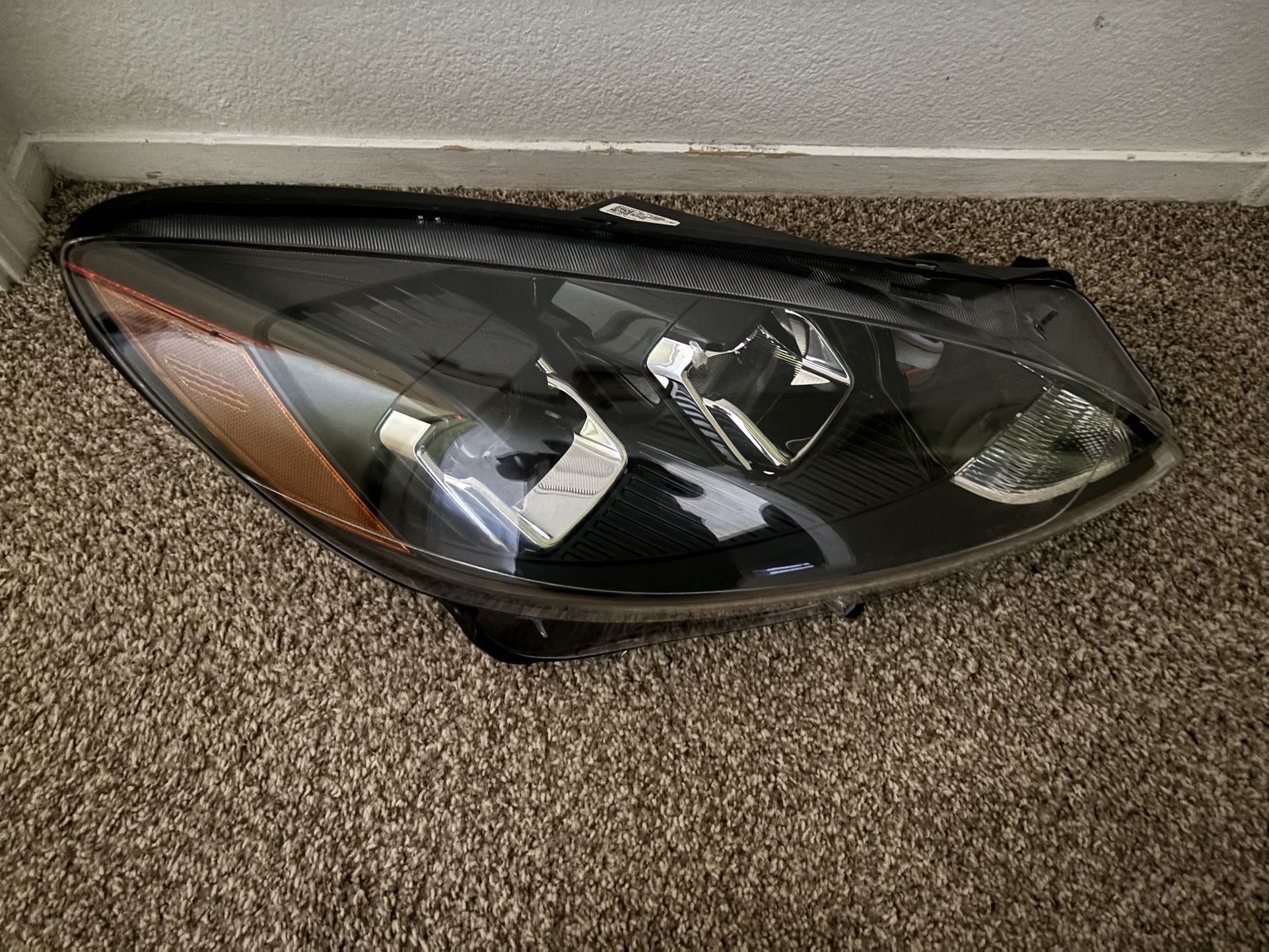 2020-2022 Ford Escape Right passenger Side Headlight OEM