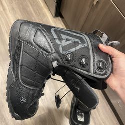 Snowboard Boots - Women’s 9