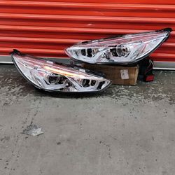 LED Projector Headlights with Amber Smoked U-Halo Chrome Finish for Focus 2015-2018