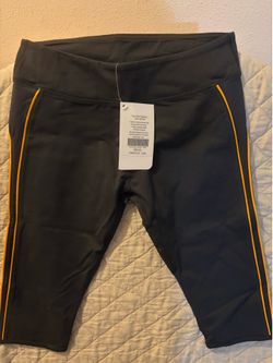 Fabletics women workout crop