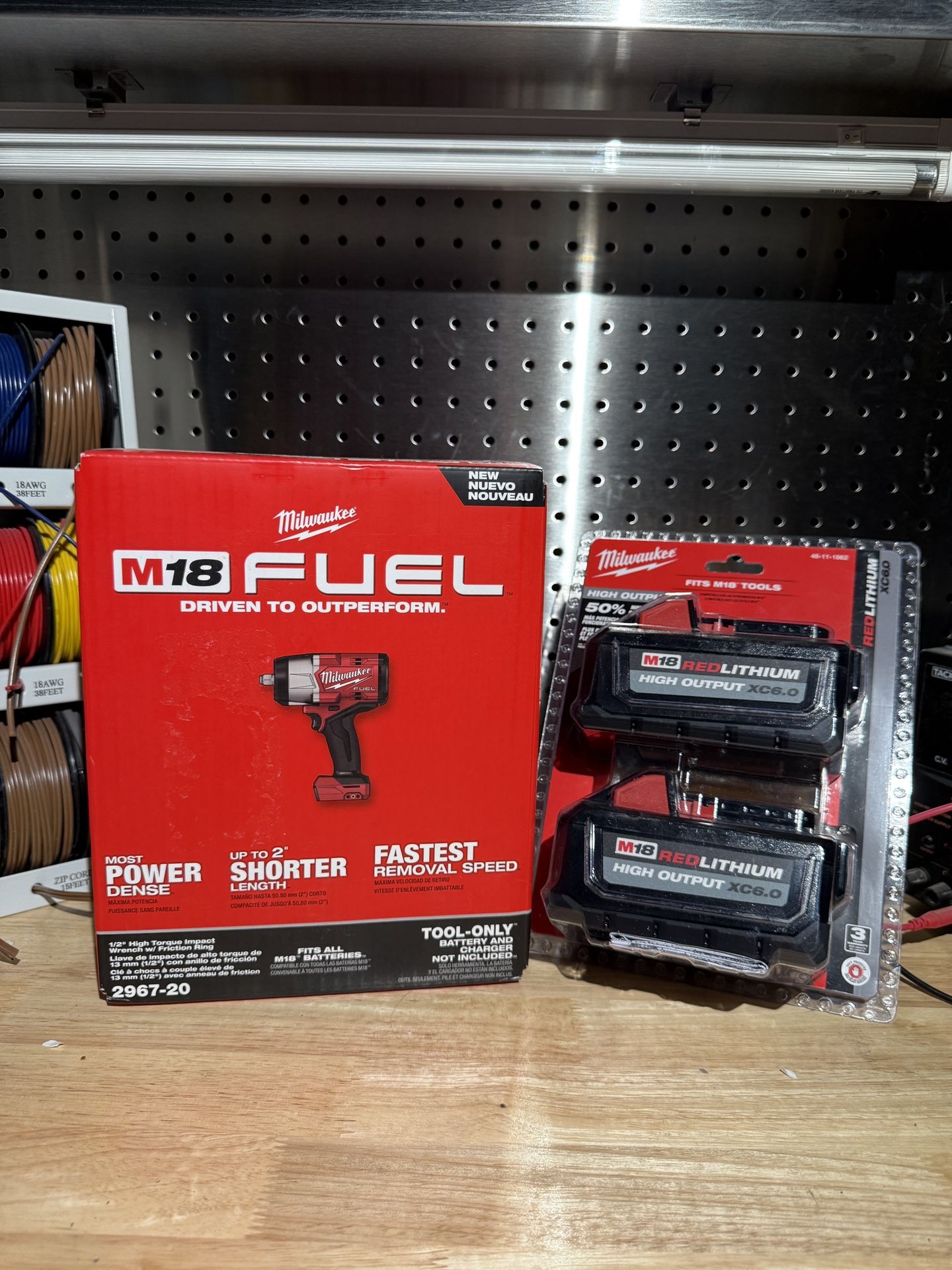 Milwaukee 2967-20 M18 FUEL 1/2” High-Torque Impact Wrench + 2 * XC6.0 M18 Batteries