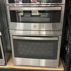 Ge  Wall Oven in Stainless steel with Eight-Pass Broil Element (Lower Oven) and 16" Turntable (Upper Oven)