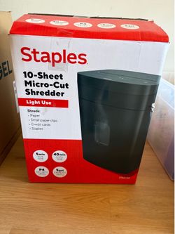 ⭐ Staples 10-Sheet Micro-Cut Shredder – Like New! ⭐  $50 – Excellent Condition!