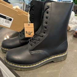 Doc Martins 1490 Men’s Size 9